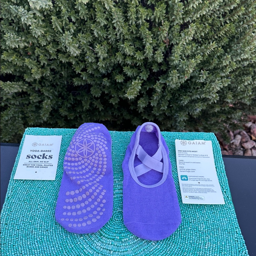 GAIAM Lavender Yoga Socks-brand new/never used-originally packed. - Picture 10 of 17